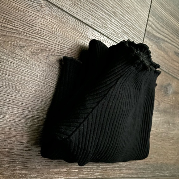 Women’s small crop top - Picture 5 of 6